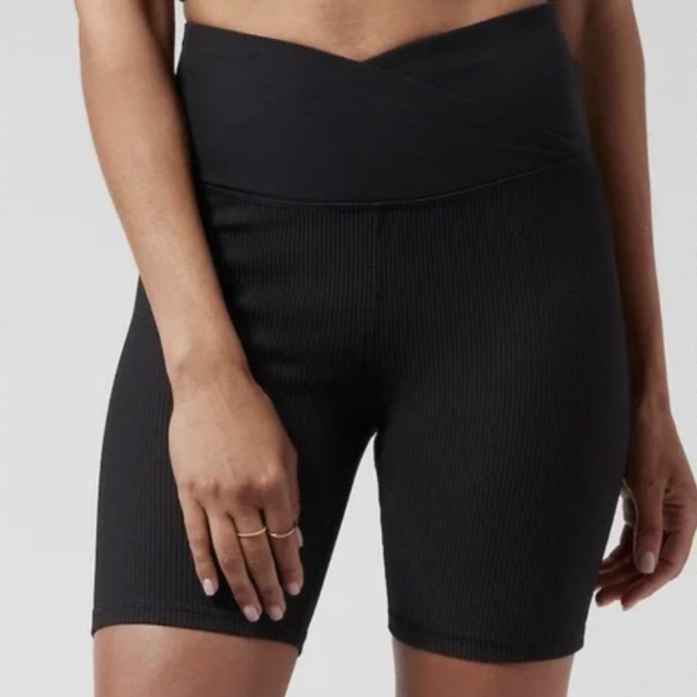 Athleta Elation Crossover Rib Shorts 7"